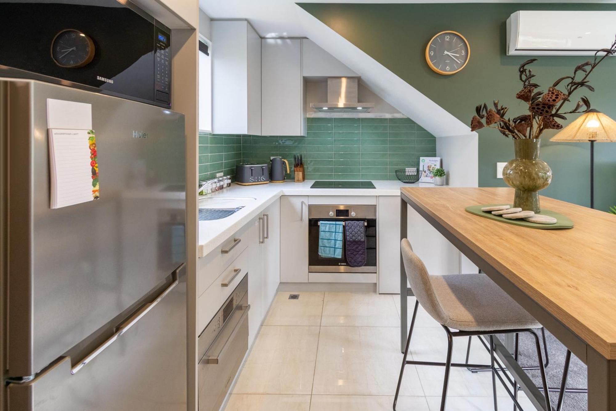 Latimer Square Luxe: 1Br W/ Sofa Bed Christchurch Bagian luar foto