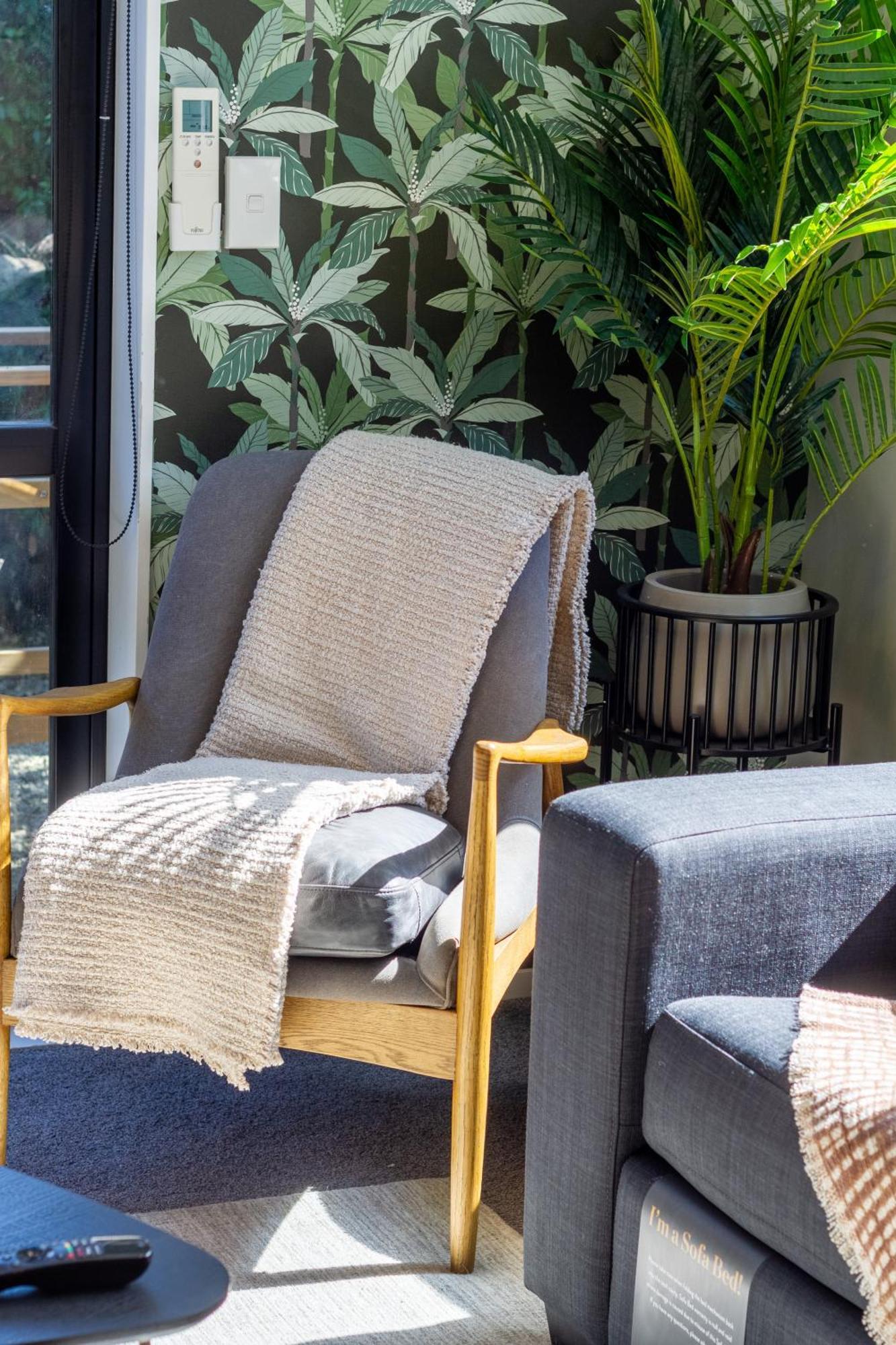 Latimer Square Luxe: 1Br W/ Sofa Bed Christchurch Bagian luar foto
