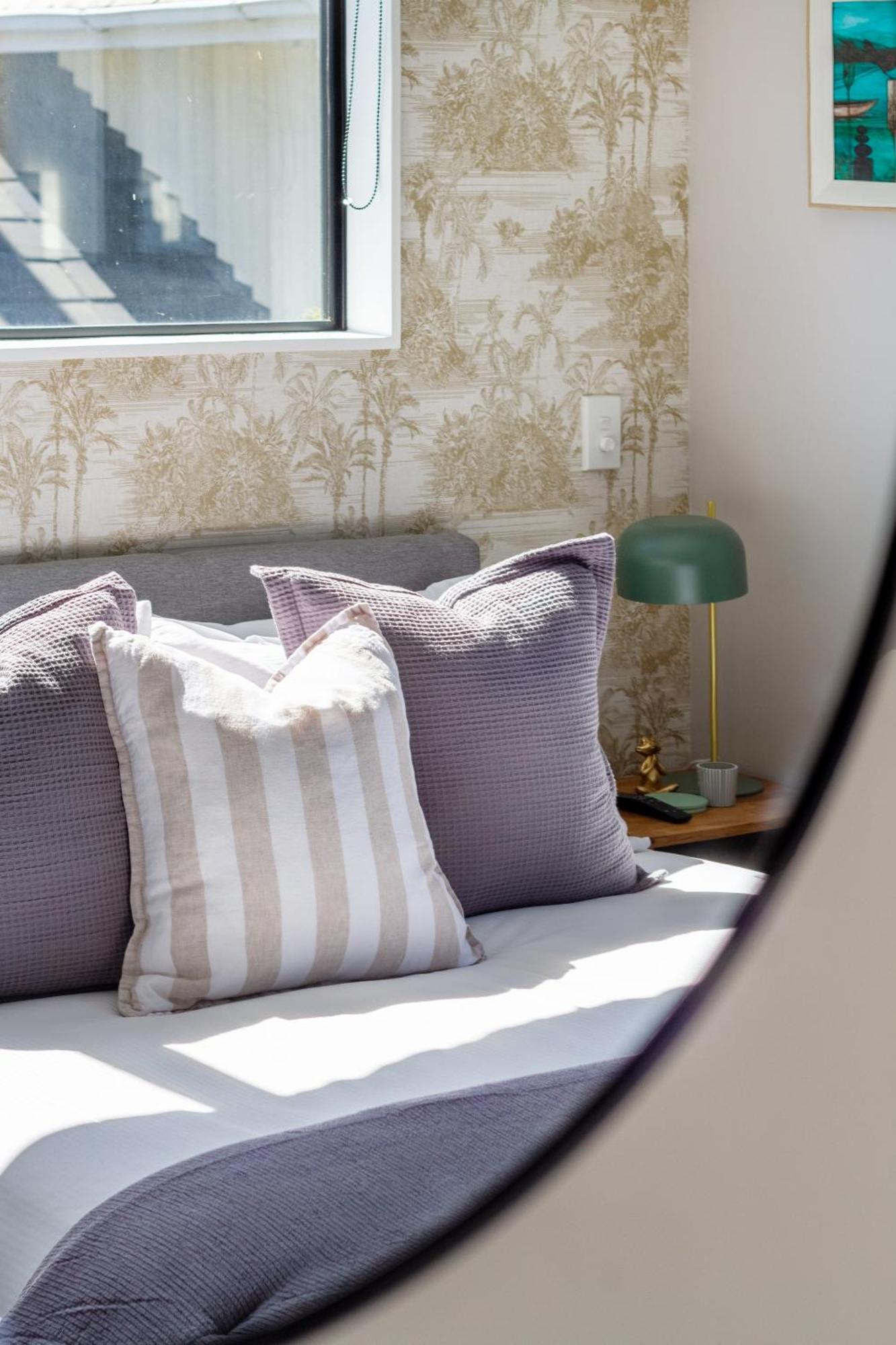 Latimer Square Luxe: 1Br W/ Sofa Bed Christchurch Bagian luar foto